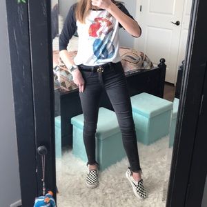 Ariel graphic vans tee